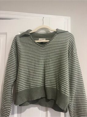 Universal Thread Striped V-Neck Hooded Sweater in Sage Green and Cream